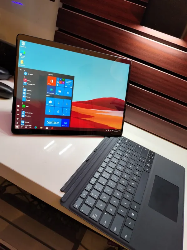 Microsoft Surface Pro X Touchscreen Intel SQ2(3.iGHz) 256GB SSD 16GB Ram 12th Gen Detachable kB 1GB Dedicated 7gbTotal Graphics