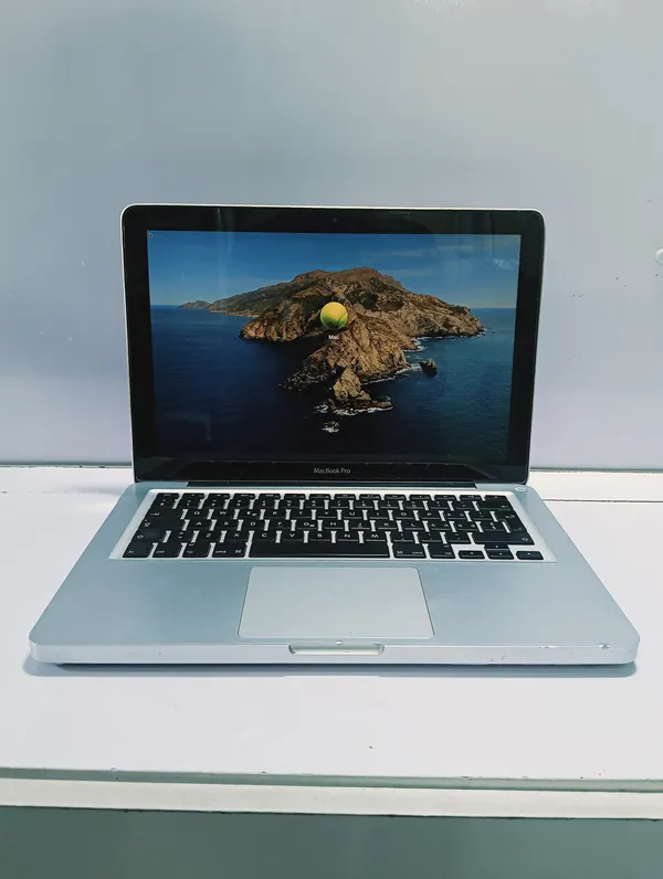 Apple MacBook Pro Core i5 500GB HDD 10GB 1.5GB Dedicated Graphics