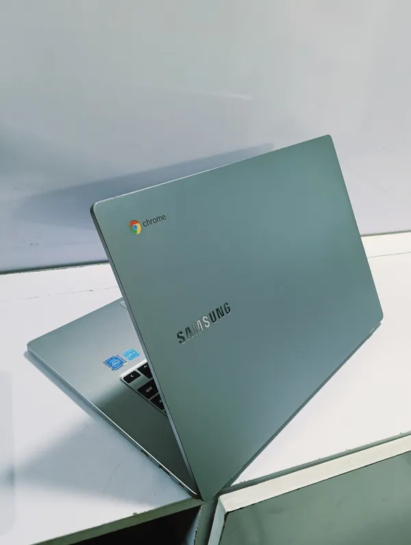 Samsung Google Casta Chromebook -Intel Celeron 32GB SSD 4GB Ram Windows 10 Pro