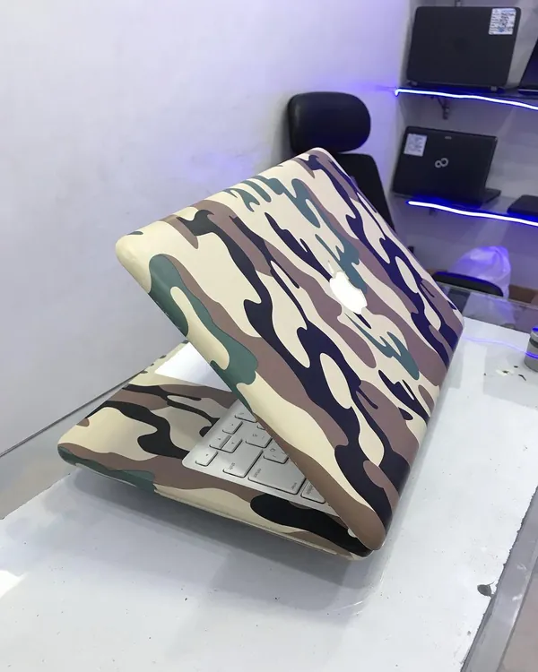 Apple MacBook A1342 Unibody 13.3 inch 250GB HDD 5GB RAM, Apple light