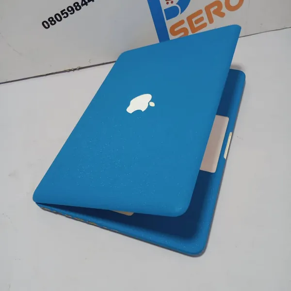 Apple MacBook Unibody Laptop- Intel Core 2 Duo 4GB Ram 320HDD Light Blue