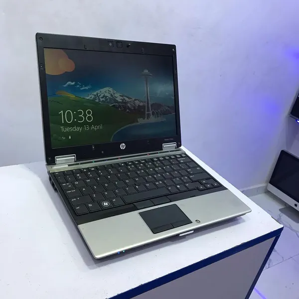 HP Elitebook 2540p Intel Core i7 4GB Ram 320GB HDD