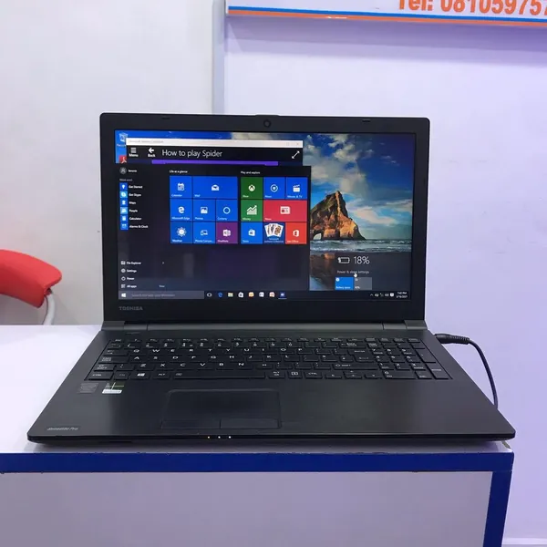 Flat Toshiba Satellite Pro R50-B Laptop Intel Core i3 4GB Ram 320GB HDD