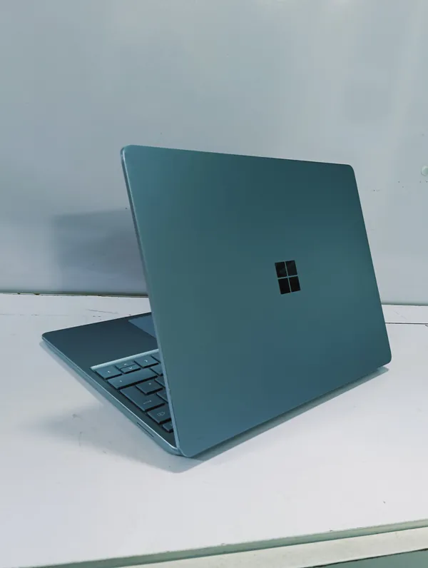 Microsoft Surface Go Touchscreen Core i5 256GB SSD 8GB Ram 10th Gen