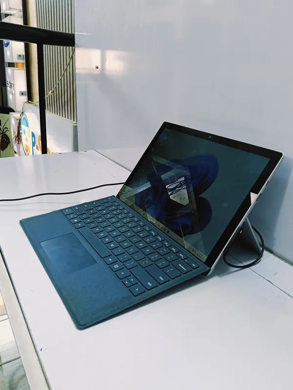 Microsoft Surface Pro 7 Touchscreen Detachable Keyboard Core i5 10th Gen