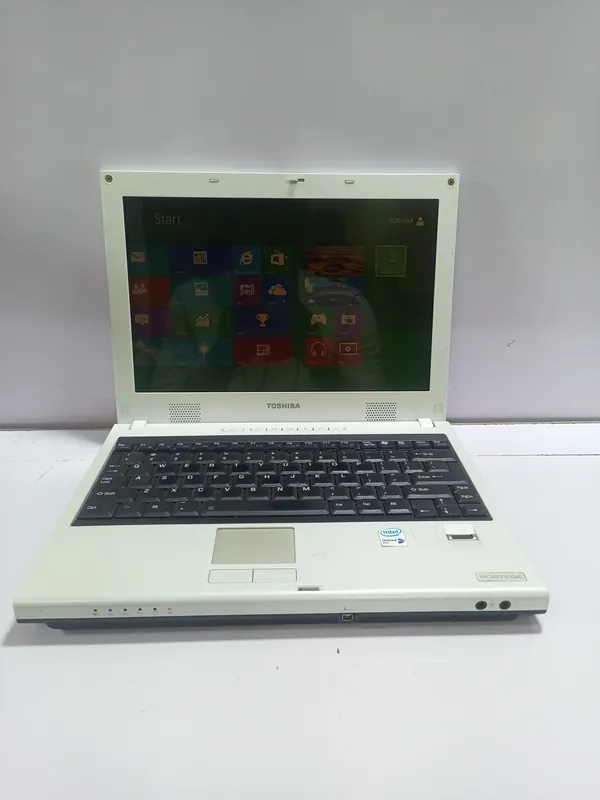Toshiba Laptop Intel Core 2 2GB Ram 160GB HDD Windows 8 Pro
