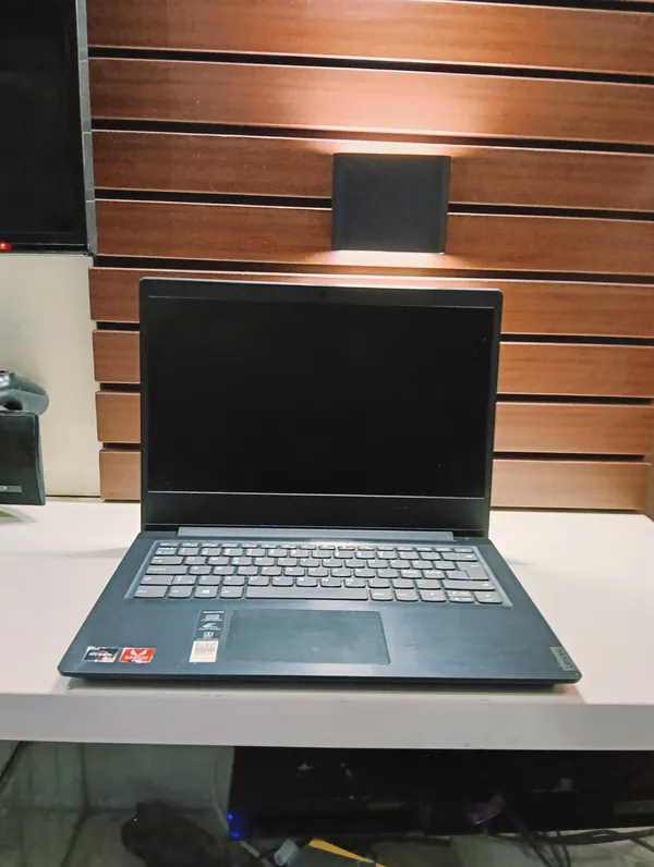 Lenovo IdeaPad S145 AMD Ryzen 3 (2.0GHz) 256GB SSD 8GB Ram Windows 11 Pro