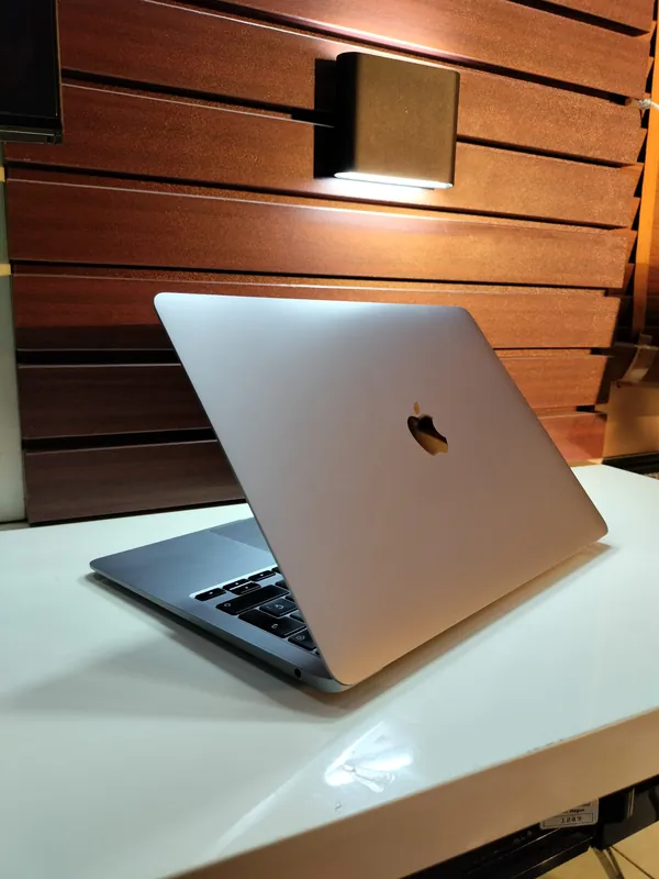 Apple MacBook M1 2020 Core i5 256GB SSD 8GB Ram Retina Display