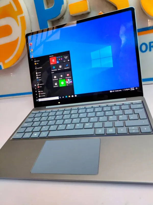 UK Used Microsoft Surface Laptop Go 10.5 Touch-Screen -Intel Intel core i5 -10th Gen 2.4ghz-RAM 8gb -256GB SSD Wins 11- 1536 1024 4gb total graphics 10hrs battery life Sleek and portable