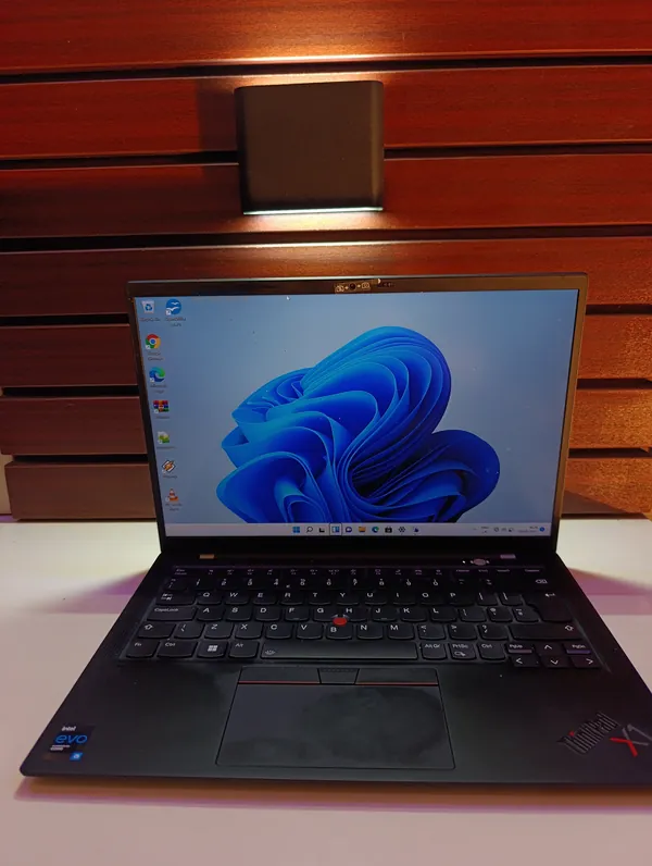 Lenovo Thinkpad X1 Carbon Gen 9 Intel Core i5 (2.40GHz) 256GB SSD 16GB Ram Windows 11 Pro (64 bit)