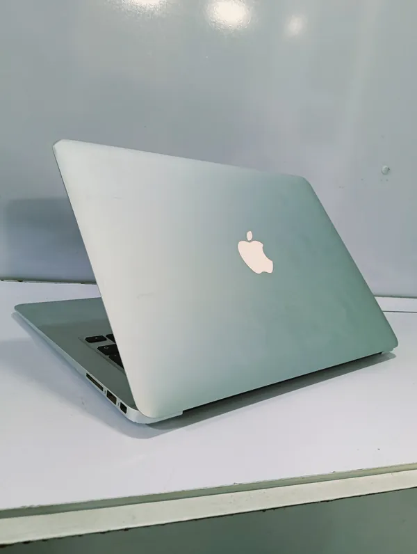 Apple MacBook Air 2013 Core i5 128GB SSD 4GB Ram 13.3 Inch