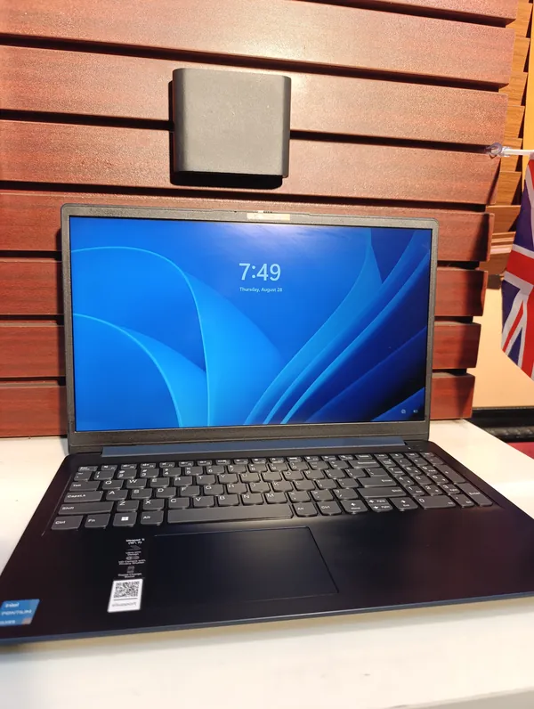 Lenovo IdeaPad 3-15IML05 Intel Core i3 (2.1GHz) 10th Gen 256GB SSD 4GB Ram Windows 11 Pro