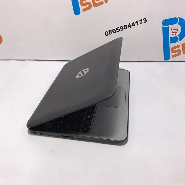 ULTRA-slim HP stream 11 Laptop 2GB Ram 32GB SSD Intel Atom Processor 11 Inches
