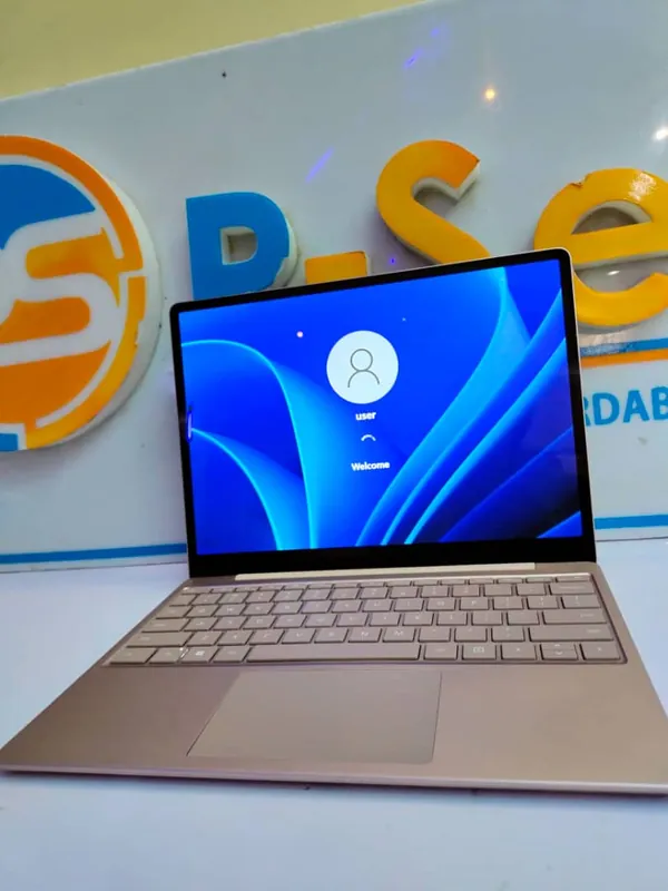 UK Used Microsoft Surface Laptop Go 2 10.5 Touch-Screen -Intel Intel core i5 -11th Gen 2.4ghz-RAM 8gb -128GB SSD Wins 11- 1536 1024 4gb total graphics 10hrs battery life Sleek and portable