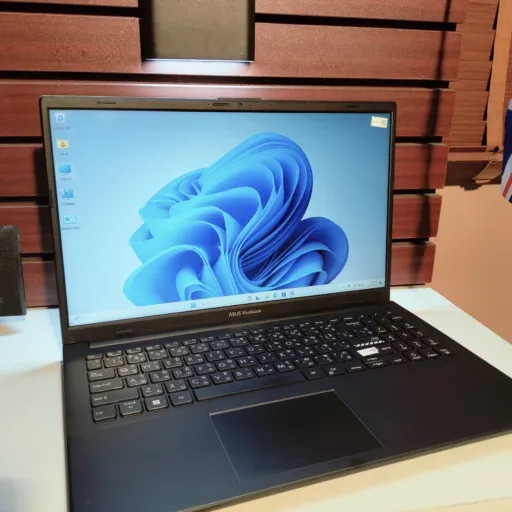 Asus Vivobook Go 15 (E1504G)-256gb SSD 8gb ram Integrated graphics High resolution