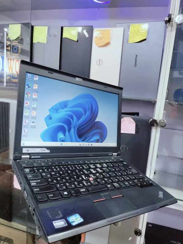 Lenovo Thinkpad x230 (2324BF4)- Intel Core i5 @ 2.60ghz 256GB SSD 8GB RAM HDMI 2GB total graphics-Finger print sensor-keyboard light