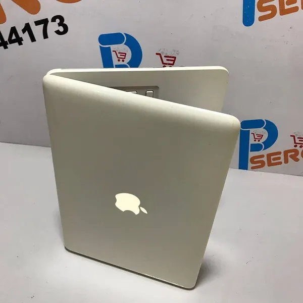Apple MacBook Unibody Laptop 4GB Ram 250HDD Recent MAC Os