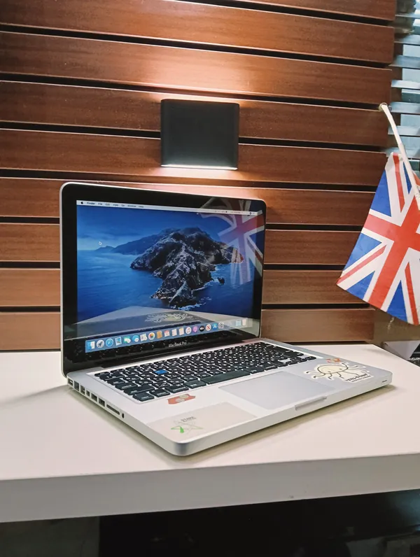 Apple MacBook Pro Intel Core i5 (2.5Ghz) 500GB HDD 8GB Ram Keyboard Light Logo Light
