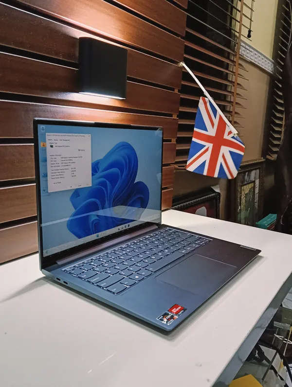 Lenovo IdeaPad 85ms AMD Ryzen 7 (3.2GHz) 1TB SSD 16GB Ram 2GB Dedicated Graphics Keyboard Light