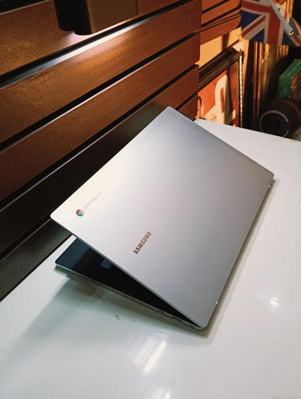 Samsung Chromebook Cloud Storage Ultra Slim Silver Color Super Fast Intel Inside