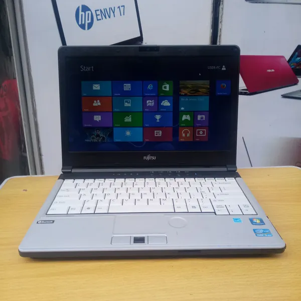Fujitsu core i5, 320gb HDD 4gb Ram with Webcam