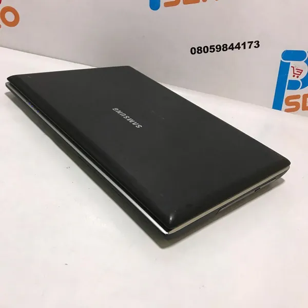 Samsung Laptop Intel Core 2 duo with dedicated graphics 4GB Ram -160GB HDD Lovely Shape