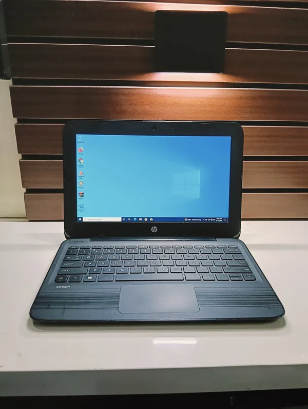 HP Stream 11 G3 Intel Celeron (1.6GHz) 64GB SSD 4GB Ram Windows 10 Pro