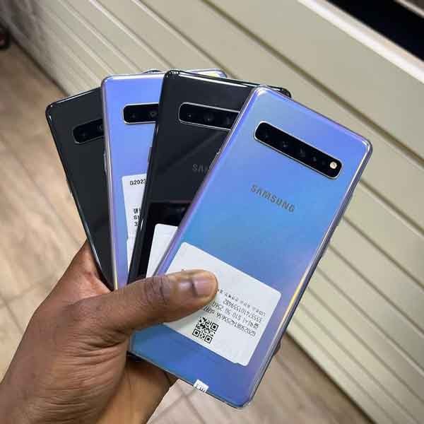 Samsung Galaxy S10+ 128 GB in selling Black - Used