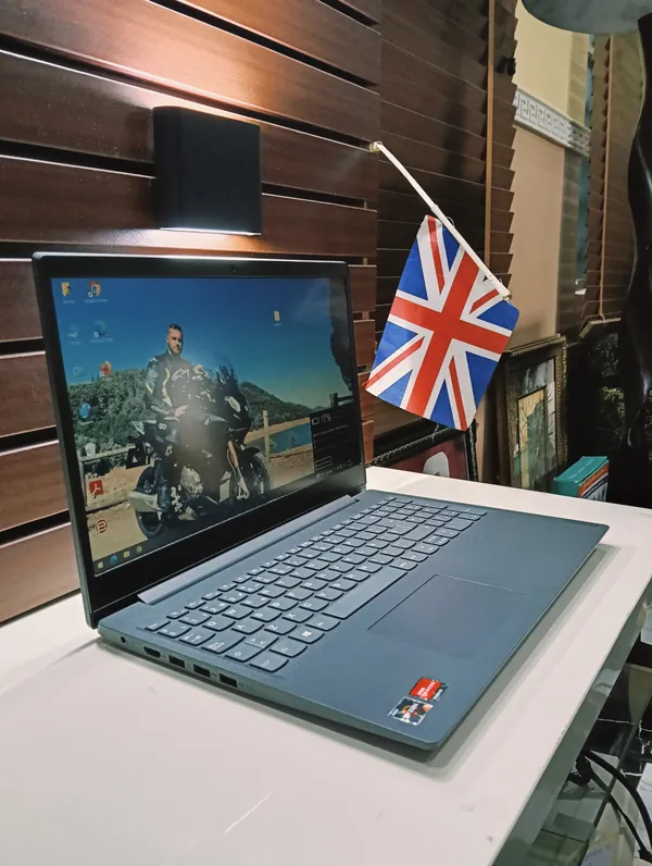 Lenovo IdeaPad 82C-7 AMD RYZEN 3 (2.6GHz) 256GB SSD 8GB Ram Windows 11 Pro( 64 bit )