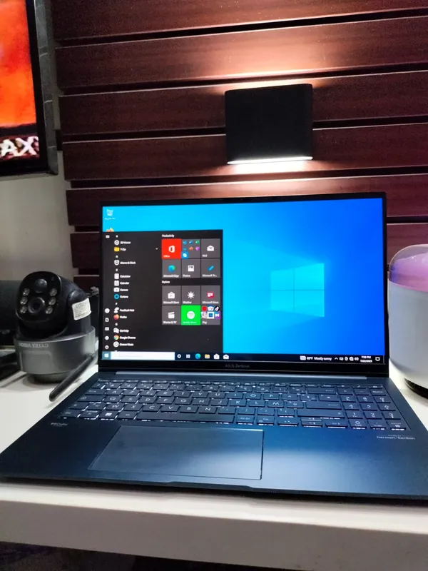 ASUS zenbook !5- AMD Ryzen 7 2.7ghz- 512gb SSD 16gb ram -integrated Keypad Light Radeon Graphics- 8 Cores