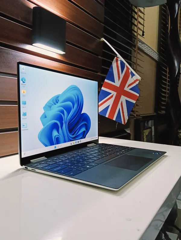 Dell XPS 13 93102in1 Intel Core i7 (2.8GHz) 11th Gen 512GB SSD 16GB Ram Keyboard Light