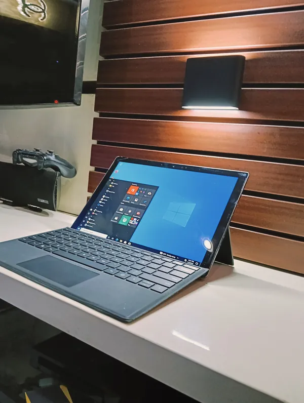 Microsoft Surface Laptop 7+ Touchscreen Intel Core i7 (2.8GHz) 11th Gen 256GB SSD 16GB Ram