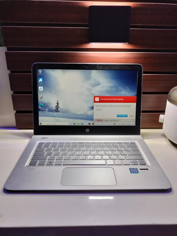 HP Envy Laptop Core i7 256GB SSD 8GB Ram 6th Gen Keyboard Light