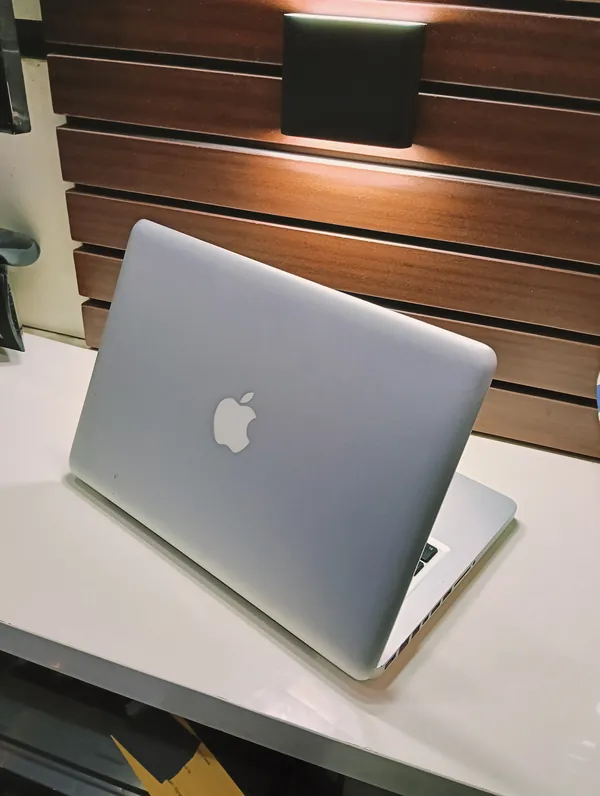 Apple MacBook Pro Intel Core i7 (2.9Ghz) 500GB HDD 12GB Ram 13.3 inch Keyboard Light