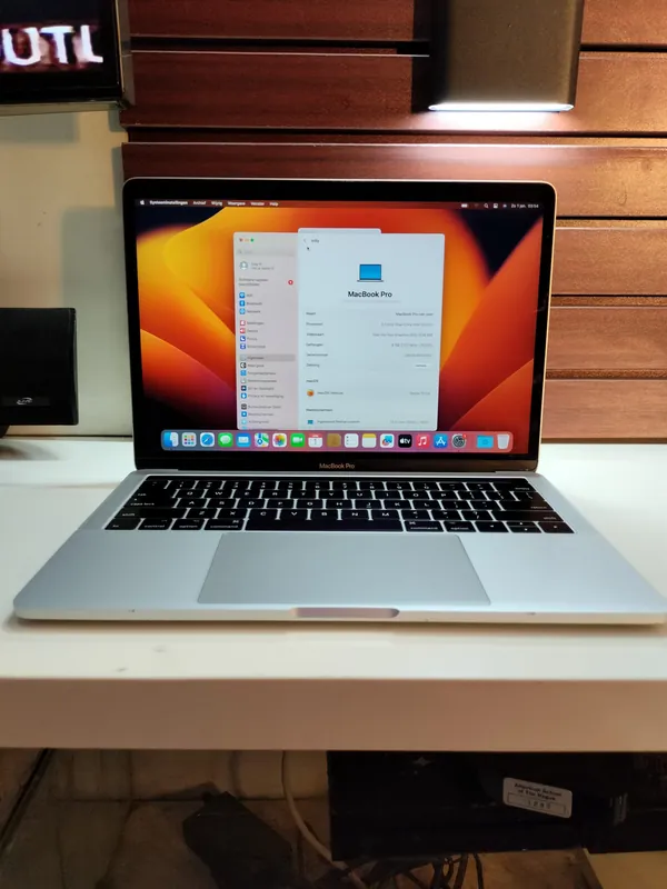 AppleMacBook Pro 2017 Touch Bar Core i5 256GB 8GB Ram