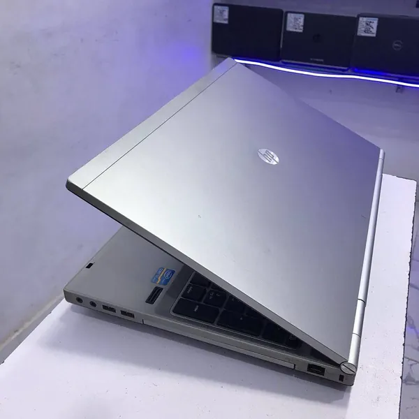 HP Elitebook 8460p Intel Core i5 8GB Ram 500GB Hard Drive Keyboard Light from top 2.50GHz