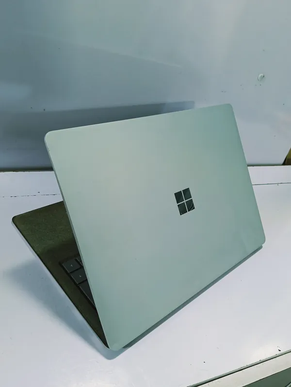 MicrosoftSurface 2 Core i5 8GB Ram 128GB SSD 8th Gen Windows 11 Pro
