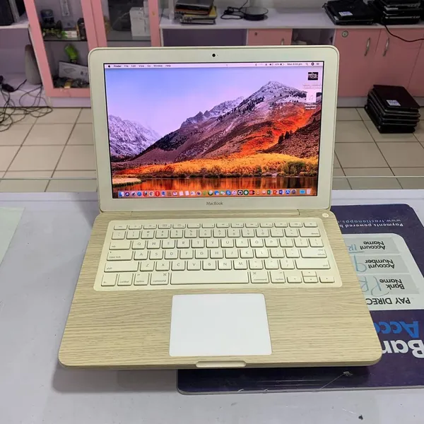 UK Used Apple Macbook A1342 13.3 250GB HDD 4gb RAM Free Mouse