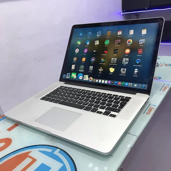Apple MacBook Pro Intel Core i7 8GB Ram 256GB HDD 2.4GHz 15inch 1.5gb Dedicated Graphics