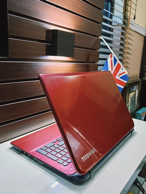 Toshiba Satelite L500 B Laptop AMD 500GB HDD 4GB Ram Windows 10 Pro