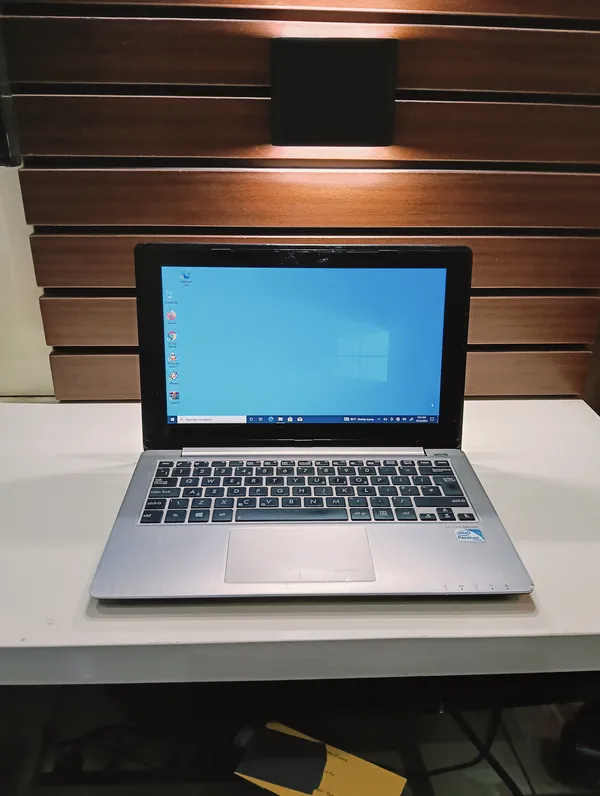 Asus X20 2EP Mini Laptop Intel Pentium (1.5GHz) 4GB Ram 500GB HDD 11inch Windows 11 Pro( 64 bit )
