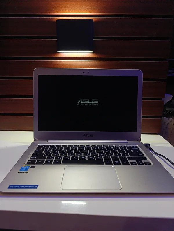 ASUS Notebook Core M 8GB Ram 256GB SSD 13 Windows 11 Pro