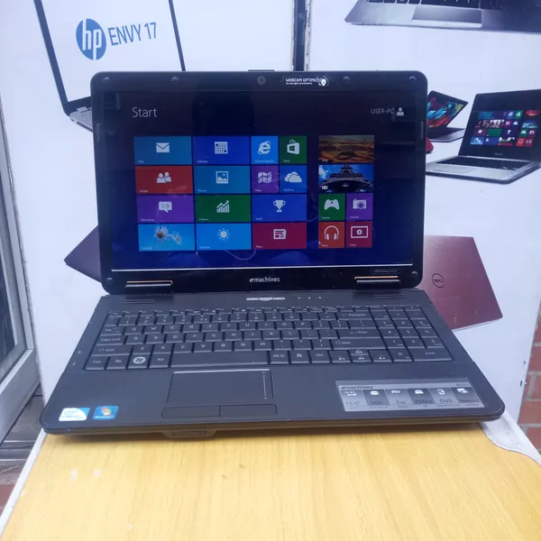 Emachines E525 Core 2 Duo, 320gb HDD 4gb Ram with Webcam