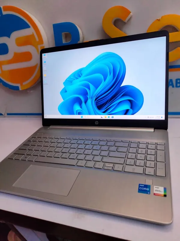 UK Used Hp 15-dy2 xx- Intel core i5 11th Gen 512GB _ 8GB RAM Intel HD 4GB Total Graphics memory Ultra slickbook windows 11 PC.